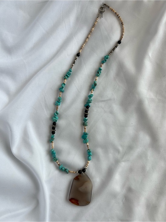 Jewelry - Turquoise Chip Bead Necklace with Agate Pendant - Women Jewelry